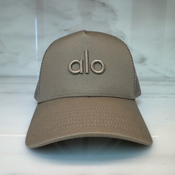 ALO Yoga Accessories - ALO Yoga District Trucker Hat